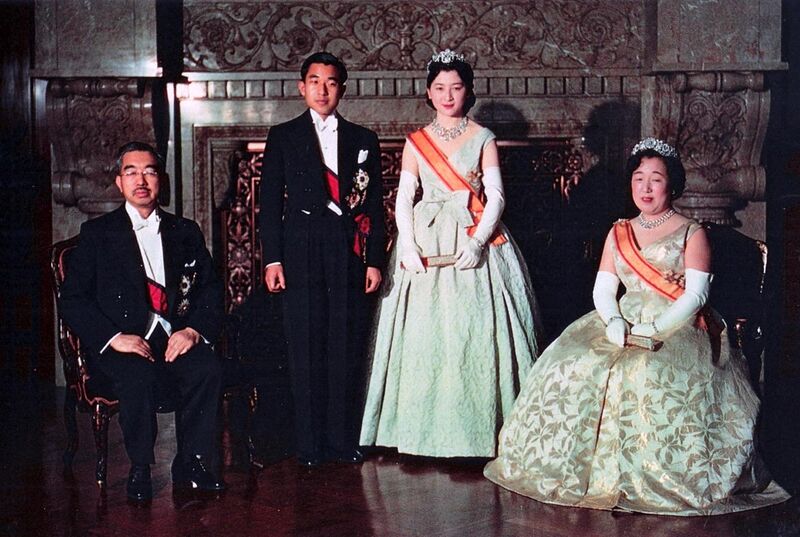 File:Crown Prince & Princess & Emperor Showa & Empress Kojun wedding 1959-4.jpg