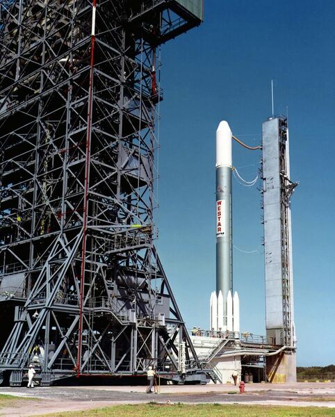 File:Delta 2914 rocket with Westar satellite.jpg