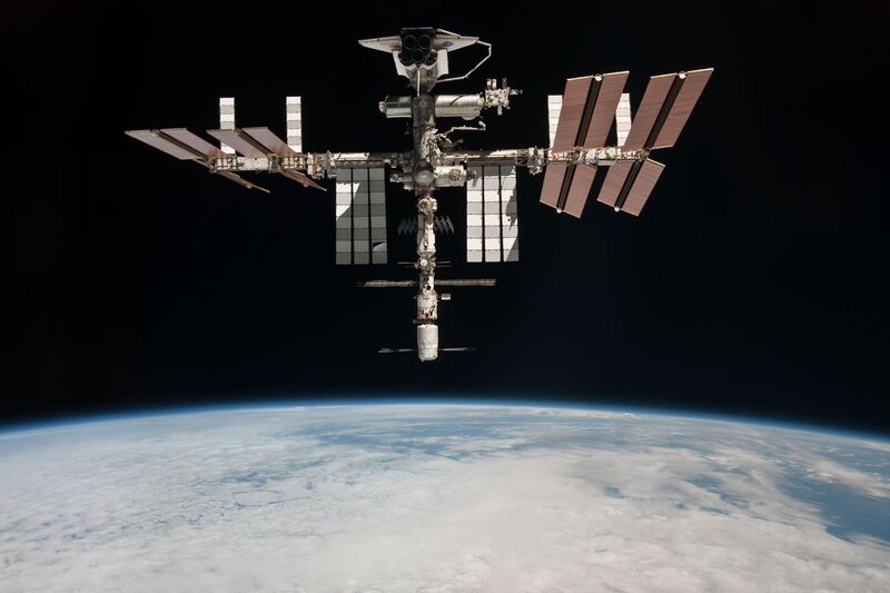 File:ISS and Endeavour seen from the Soyuz TMA-20 spacecraft 07.jpg