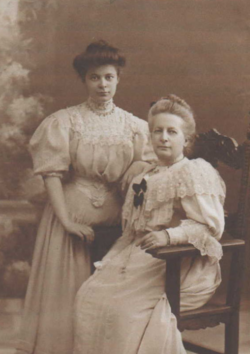 Mary Winearls Porter and her mother.png
