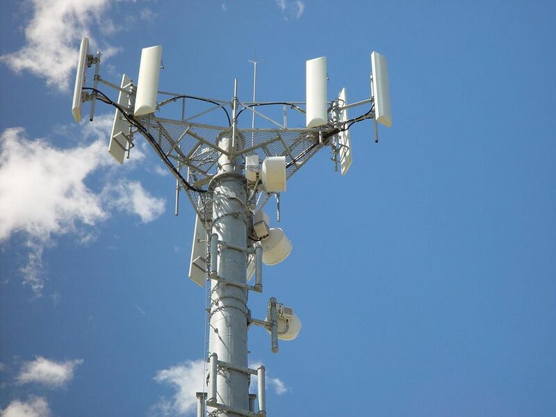 File:Mobile telephone antennas tower.jpg
