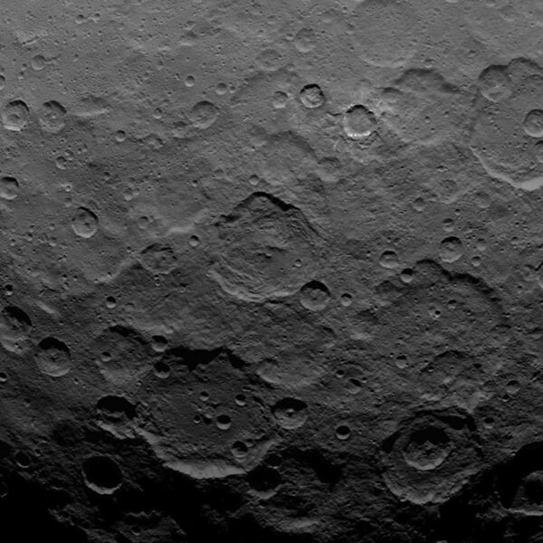 File:PIA19601-Ceres-DwarfPlanet-Dawn-2ndMappingOrbit-image32-20150625.jpg