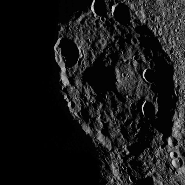 File:PIA19988-Ceres-DwarfPlanet-Dawn-3rdMapOrbit-HAMO-image46-20150922.jpg