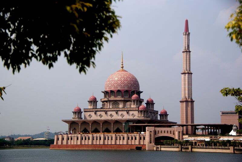 File:Putrajaya Mosque 2288564202 525ee843c2.jpg