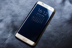 Samsung Galaxy S7 edge (25690678361).jpg