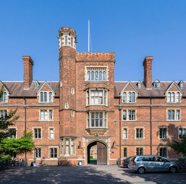 File:Selwyn College Gatehouse Tower, Cambridge, UK - Diliff.jpg