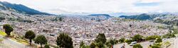 Vista de Quito desde El Panecillo, Ecuador, 2015-07-22, DD 34-37 PAN.JPG