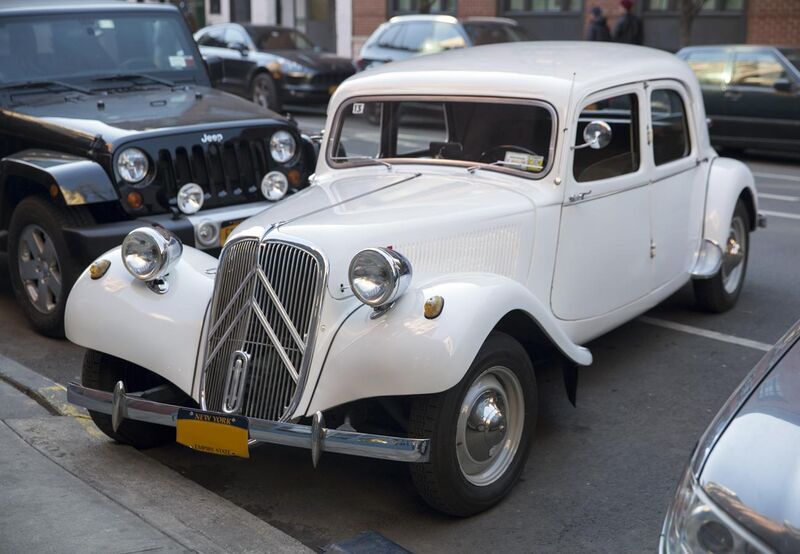 File:1955 Citroën Traction 11B Normale, front left, NYC.jpg