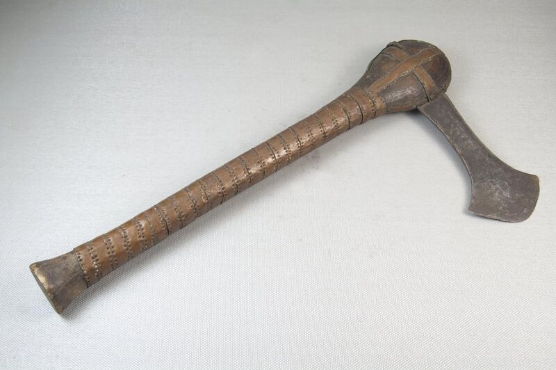 File:Brooklyn Museum 22.578 Axe with Handle and Blade.jpg
