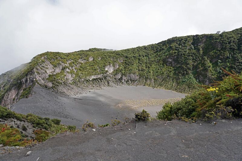 File:Crater Diego de la Haya Irazu volcano CRI 01 2020 3679.jpg