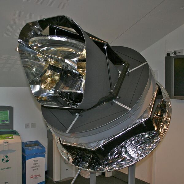 File:Model of the Planck Satellite.jpg
