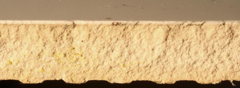 File:Querschnitt einer Steingutfliese.jpg