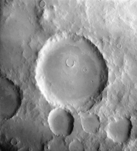 File:Tikhov crater 518A41.jpg
