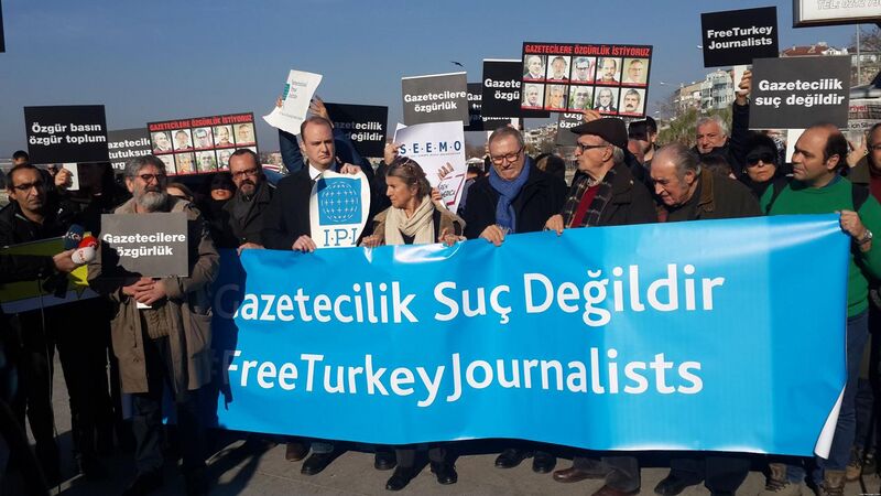File:Turkish journalists protesting imprisonment of their colleagues in 2016.jpg