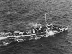 USS Evarts (DE-5) underway on 19 August 1944 (NH 107099).jpg