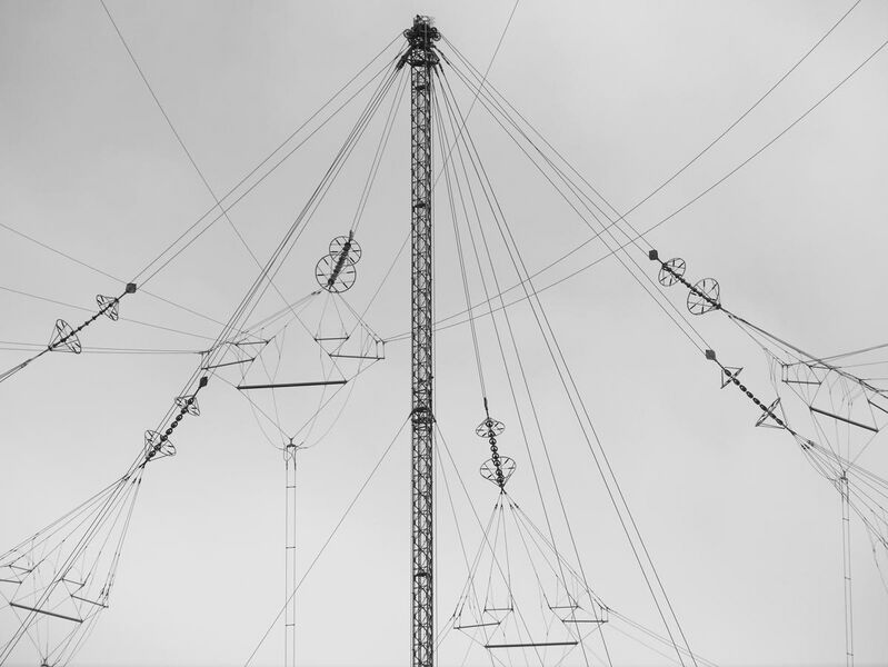 File:VLF umbrella antenna - Anthorn Radio Station UK - central mast.jpg