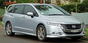 2009-2011 Honda Odyssey Luxury van (2011-04-28) 01.jpg