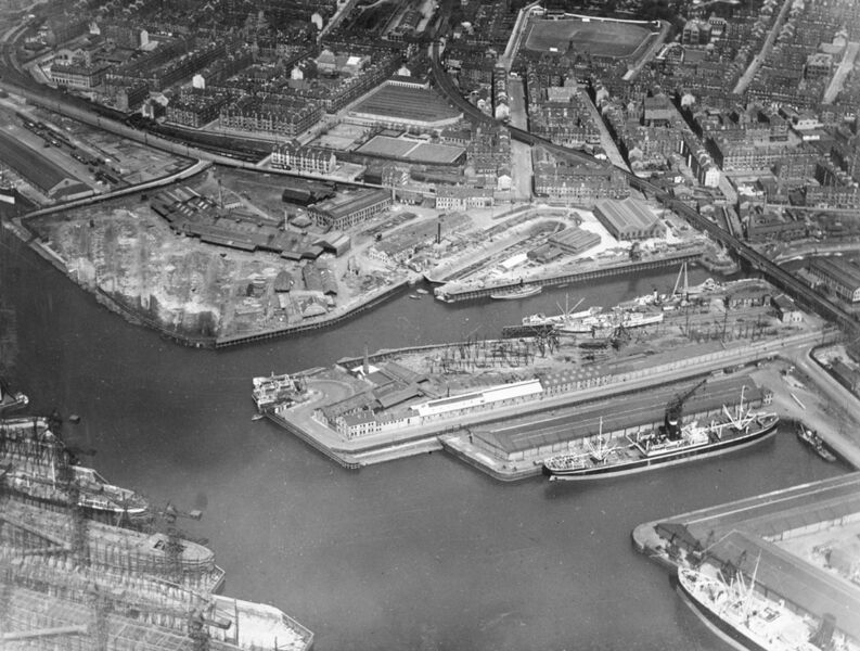 File:A and J Inglis Shipyard in 1930.jpg