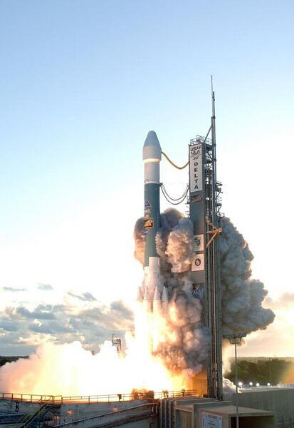 File:Delta II Dawn liftoff 1.jpg