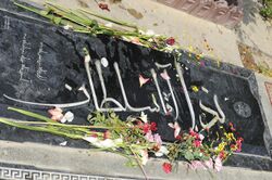 Neda Agha-Soltan gravesite in Behesht-e Zahra cemetery in Iran.jpg