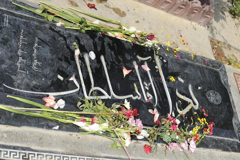 File:Neda Agha-Soltan gravesite in Behesht-e Zahra cemetery in Iran.jpg