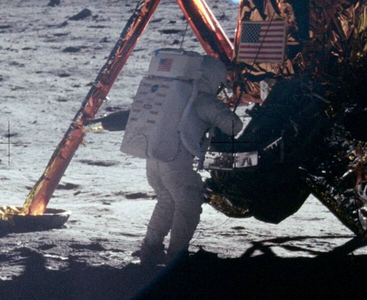 File:Armstrong on Moon (As11-40-5886) (cropped).jpg