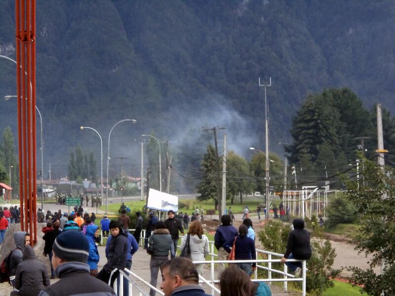 File:Enfrentamientos en Puente Presidente Ibáñez.JPG