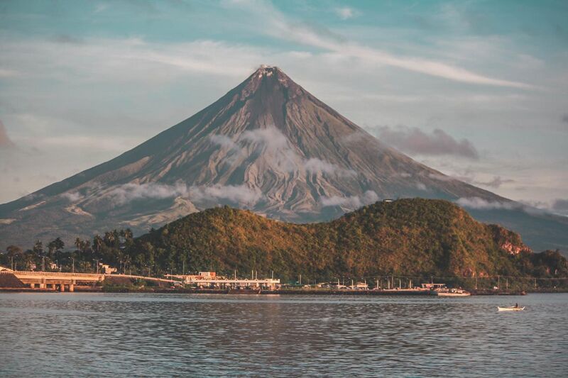 File:Mayon Volcano and the Sleeping Lion.jpg