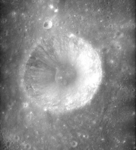 File:Peek crater AS16-P-5100.jpg