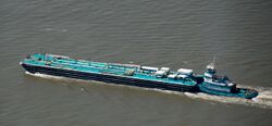 Tug and Barge -- New York Harbor (NY) April 2016 (26621401834).jpg