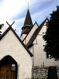 Gotland-Bäl kyrka Außen.jpg