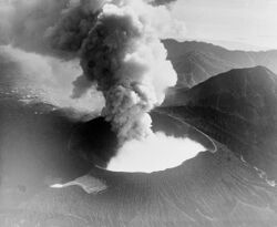 Halmaheira volcano eruption 1946.jpg