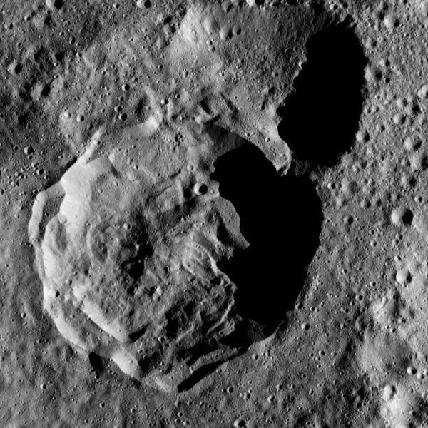File:PIA20822-Ceres-DwarfPlanet-Dawn-4thMapOrbit-LAMO-image122-20160421.jpg