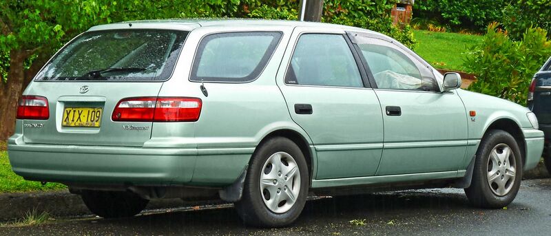 File:2000-2002 Toyota Camry (MCV20R) Conquest station wagon (2011-10-25).jpg
