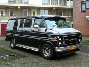 Chevrolet Chevy Van 20 (25338637358).jpg