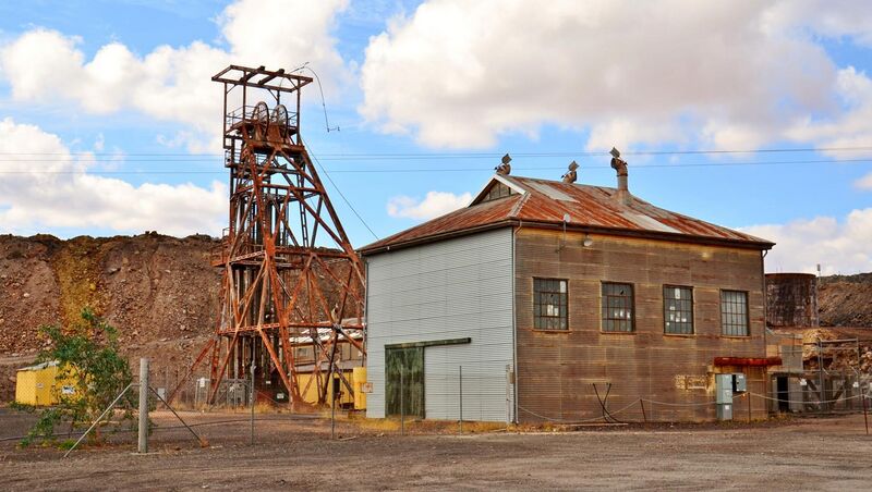 File:Former Delprat mine, Line of Lode, Broken Hill, 2017 (01).jpg