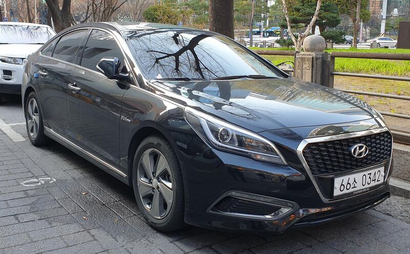 File:Hyundai Sonata LF Hybrid black 2 (cropped).jpg