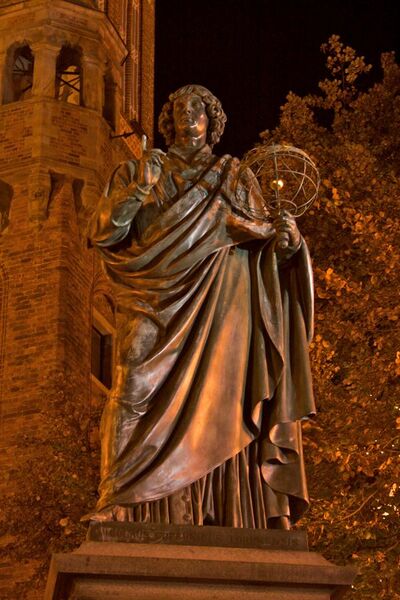 File:Toruń Nicolaus Copernicus Monument.jpg