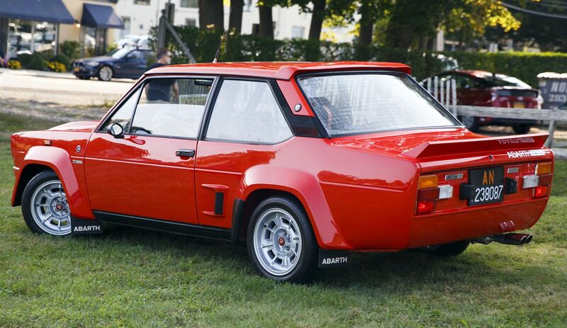 File:1976 Fiat 131 Abarth Rally Stradale in Rosso Aranci, rear left 2.jpg