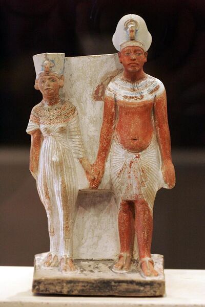 File:Akhenathon and Nefertiti E15593 mp3h8771.jpg