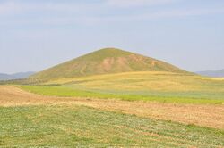 Bin Tepe, large tumulus.jpg