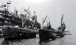 Japanese submarine I-14 in 1945.jpg