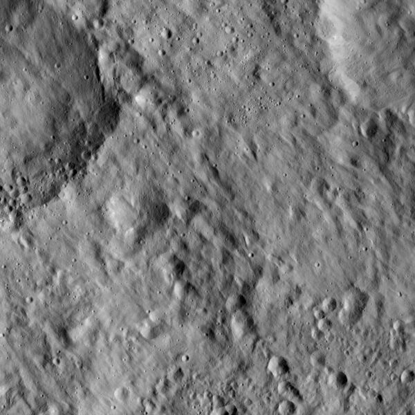 File:PIA20559-Ceres-DwarfPlanet-Dawn-4thMapOrbit-LAMO-image64-2016212.jpg