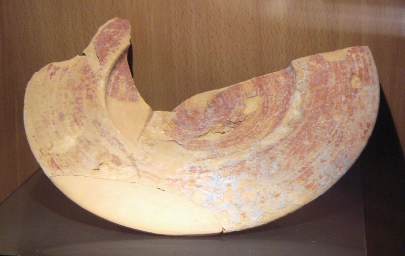 File:Phenician plate with red slip 7th century BCE excavated in Mogador island.jpg