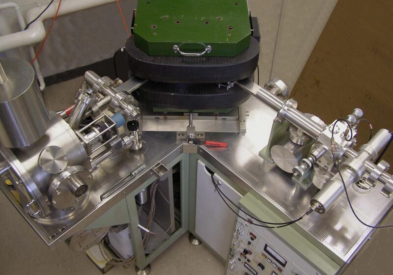 File:Thermal ionization mass spectrometer.jpg