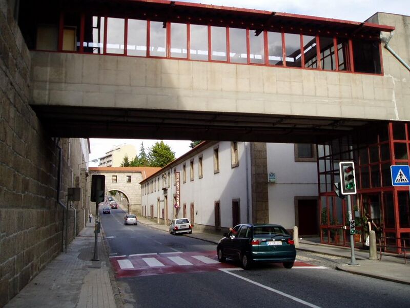 File:UBI - Rua principal e museu.jpg
