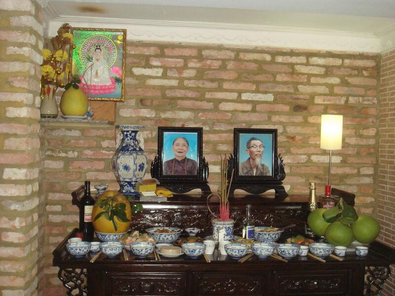 File:Vietnamese Ancestors Altar.jpg