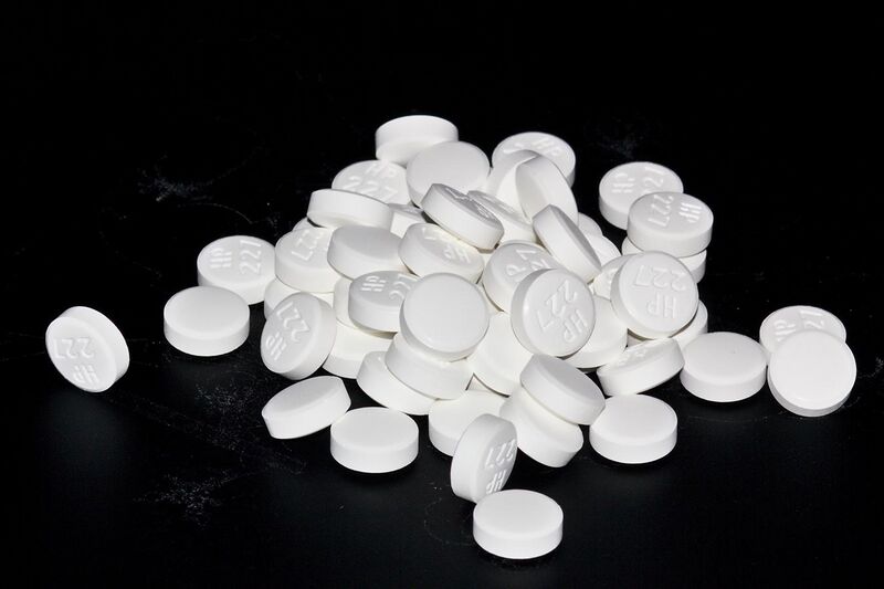 File:Pile of round aciclovir tablets.jpg