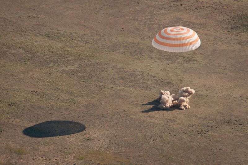 File:Soyuz TMA-20 landing.jpg