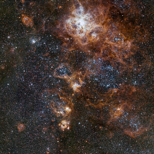 File:The rich region around the Tarantula Nebula in the Large Magellanic Cloud.jpg